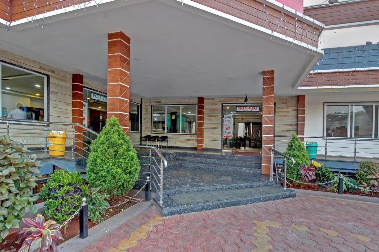 Oyo 48704 Rashi Farms Hotell Hubli Eksteriør bilde